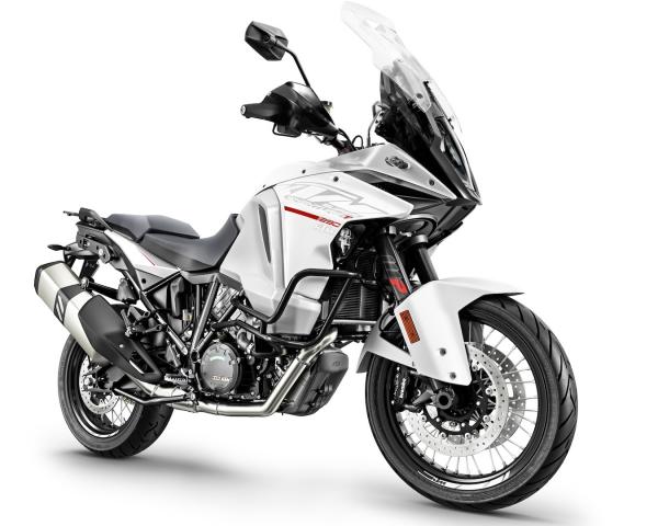 2017-KTM-1290-Super-Aventure-T-First-Look-3.jpg