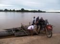 79Laos Mekong-Faehre.JPG